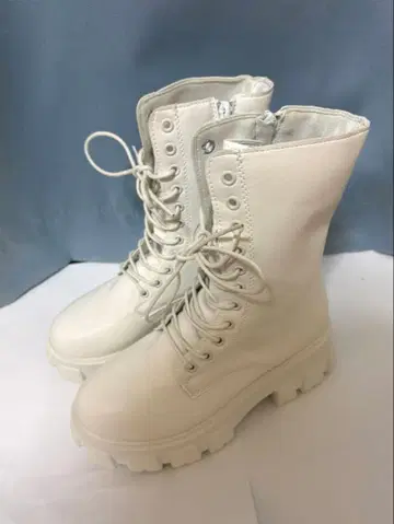 화이트 레이스업 미들 기장 통굽 부츠 힐 4.9