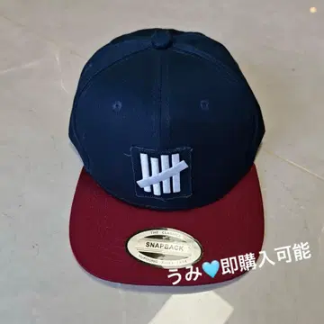 UNDEFEATED 스냅백 캡 네이비/레드