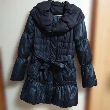 NaturalFIT 블랙 다운 자켓 페더 A라인 허리 리본