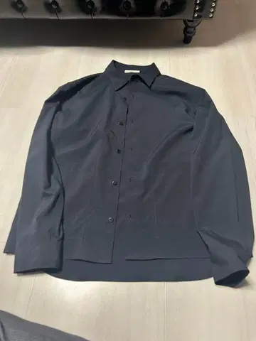 VALET 다크 그레이 긴팔 셔츠