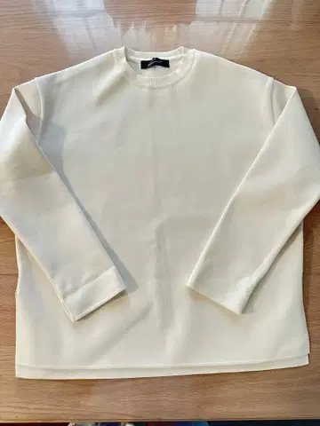 스타이닝 그루 크림색 긴팔 상의