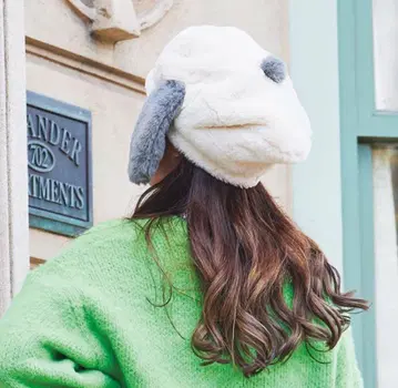 스누피 귀달이 퍼 모자 화이트와 그레이