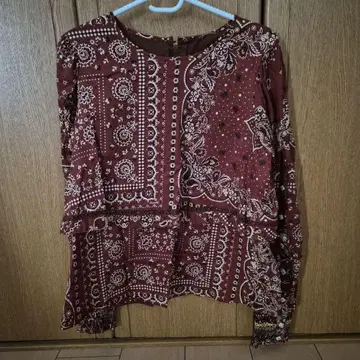 MUVEIL 반다나 패턴 긴팔 상의 브라운