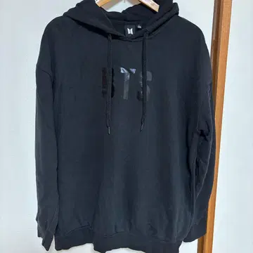 BTS MAP OF THE SOUL 블랙 후드 부착 맨투맨