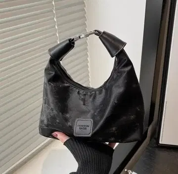 블랙 숄더백 퍼 포함