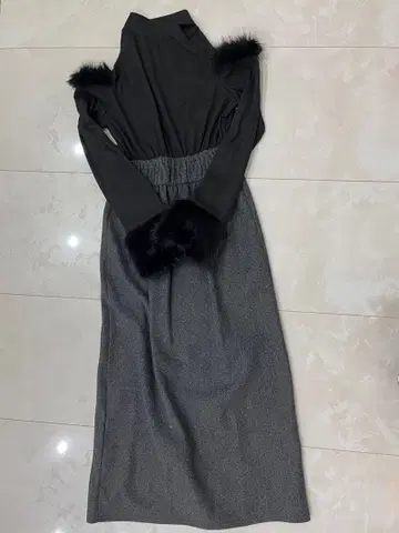 오픈 숄더 니트 원피스