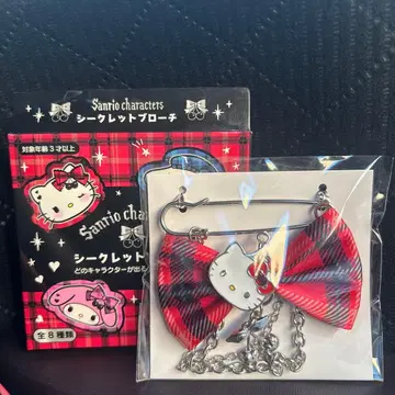 산리오 SweetRock'n'Check 시크릿 브로치 헬로키티