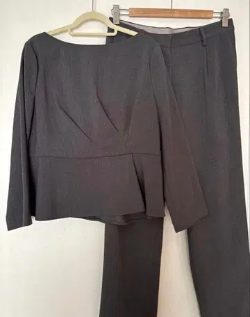 셀포드(CELFORD) 38 다크 그레이 페플럼 셋업