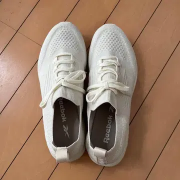 리복 화이트 니트 스니커즈