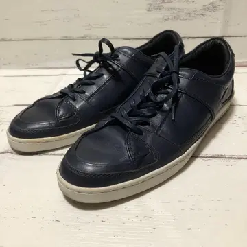 네이비 가죽 스니커즈