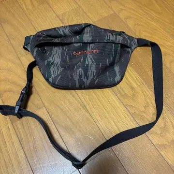 carhartt 카모 패턴 바디백
