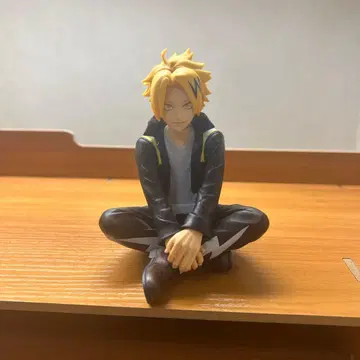 나의 히어로 아카데미아 가미나리 덴키 피규어