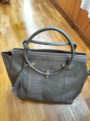 태슬 장식 그레이 소가죽 백