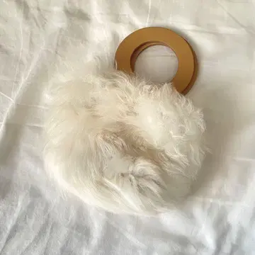 MAISON BOINET 메종 보아네 / 화이트 퍼 링 핸드백