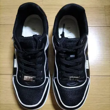 a.v.v 통굽 블랙 스니커즈