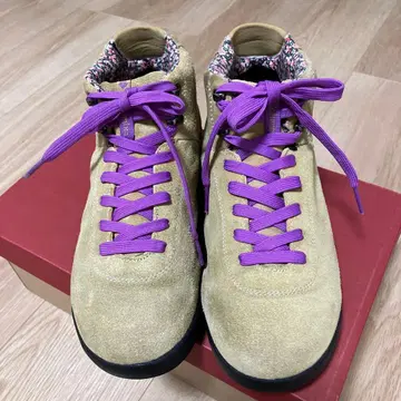 컬럼비아 스웨이드 하이컷 트레킹 슈즈