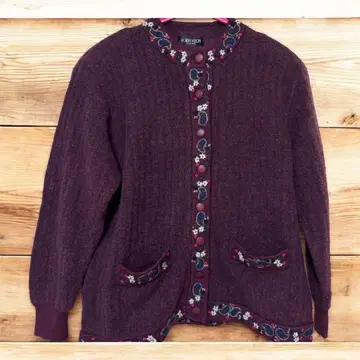 퍼플 꽃무늬 자수 긴팔 가디건