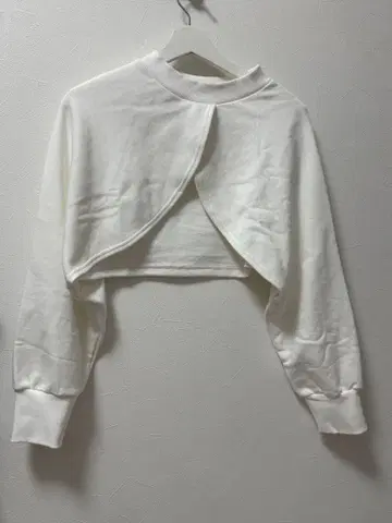 화이트 크롭 맨투맨 SUKALA L 사이즈