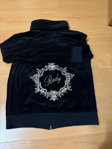 Rady 블랙 맨투맨 셋업 벨로아