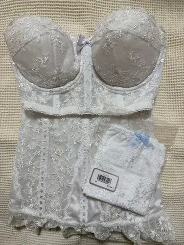 세모아 브라이덜 이너 서랍은 다른 회사