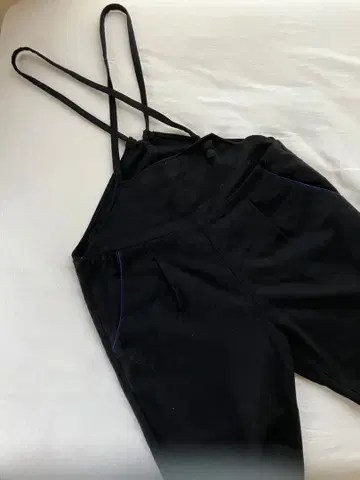 블랙 살로펫 크로스백 디자인