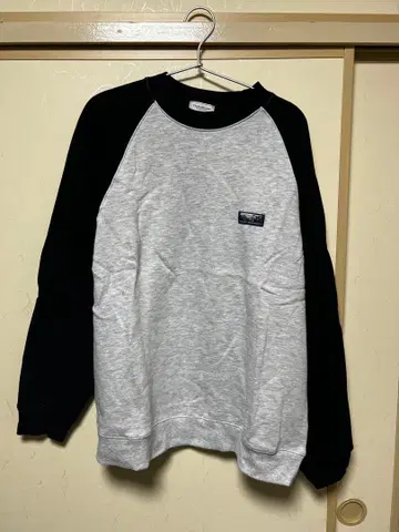 그레이 블랙 래글런 슬리브 트레이닝복