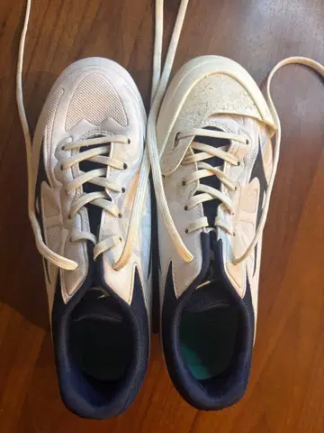 스파이크 슈즈 화이트/네이비