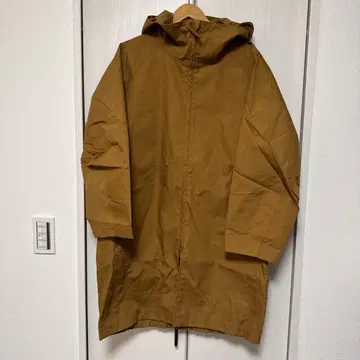 유니클로 U 블록 테크 코트 브라운 S 사이즈