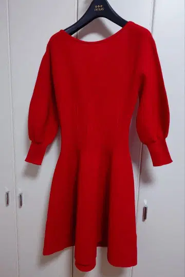 스나이델 레드 A라인 퍼프 슬리브 원피스