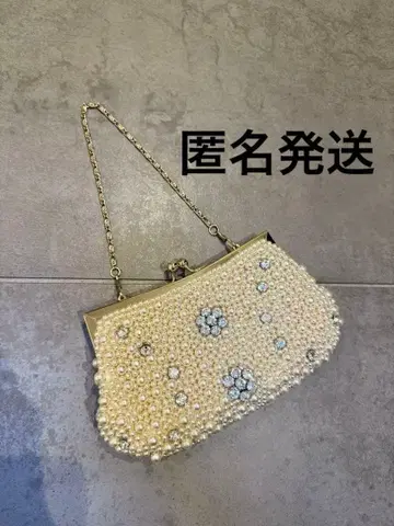 아이보리 펄 장식 클러치백