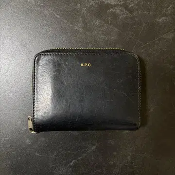 A.P.C. 블랙 가죽 이단 접이식 지갑