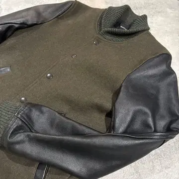 아메리칸 러그 올리브 울 가죽 바시티 자켓