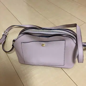 연분홍색 숄더백