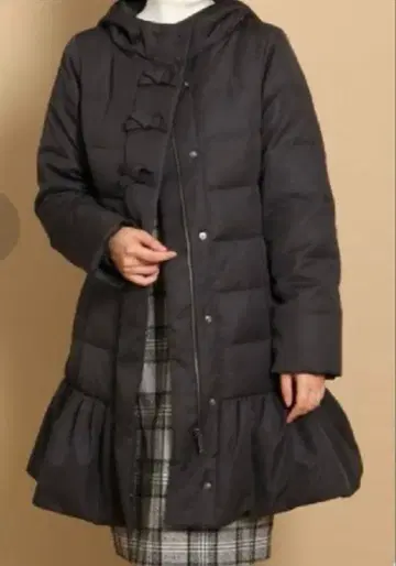 쿠튀르 브로치 헴프릴 다운 롱 코트