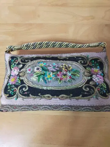 싱크비 꽃무늬 자수 핸드백