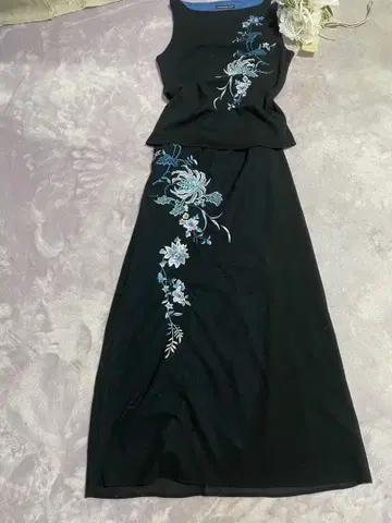 비비안.탐 럭셔리 자수 셋업