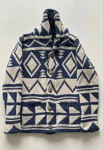 Anti Ballistic 네이비와 화이트의 보아 카우친 자켓