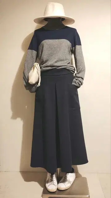 C6843 터틀 니트 x 스커트 코디