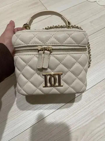다리치 퀼팅 숄더백 화이트