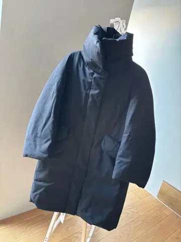 미사용 새상품 유니클로 +J 질 샌더 하이브리드 다운 코트 블랙