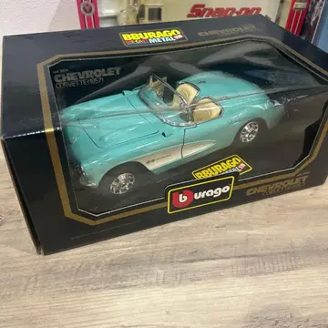 브라 고 1/18 시보레 콜벳 미니카(1957) 미국차 인테리어