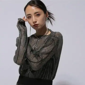 이번 시즌 완판 HARE 디자인 라메 시어 탑