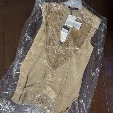 [ 새상품 ] 파올라 프란시 슬리브리스 셔츠 베이지