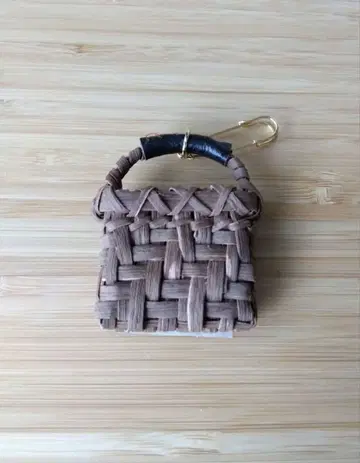 야생 포도 미니 바스켓 브로치