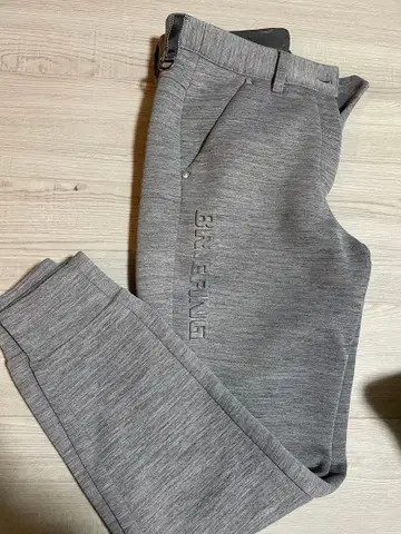 BRIEFING 그레이 3D 디자인