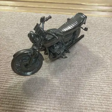 메탈릭 블랙 오토바이 프라모델