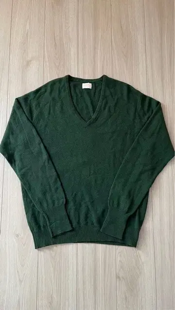 스코틀랜드제 캐시미어 100% V넥 스웨터