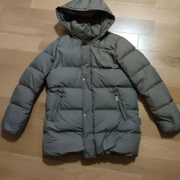 후드 부착 그레이 다운 자켓
