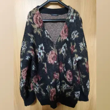 JEANASIS 플라워 라메 페더 가디건 / 블랙