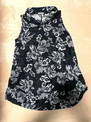 VOYOU 네이비와 화이트 꽃무늬 슬리브리스 튜닉 베스트